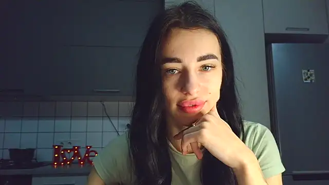 Snapshot of EvaMelnik chatting on November 6, 2025, 4:22 pm EvaMelnik online show from November 6, 2025, 4:22 pm