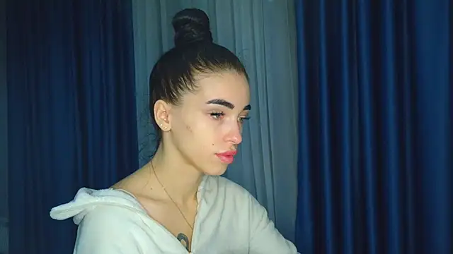 Snapshot of EvaMelnik chatting on November 20, 2025, 4:29 pm EvaMelnik online show from November 20, 2025, 4:29 pm