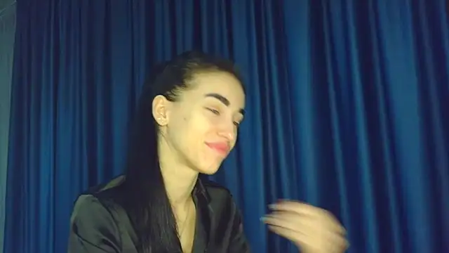 Snapshot of EvaMelnik chatting on November 23, 2025, 5:23 pm EvaMelnik online show from November 23, 2025, 5:23 pm