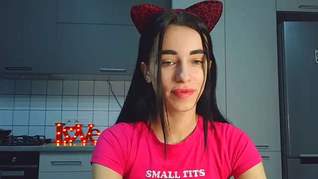 Snapshot of EvaMelnik chatting on November 3, 2025, 5:27 pm EvaMelnik online show from November 3, 2025, 5:27 pm