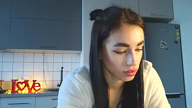 Snapshot of EvaMelnik chatting on September 23, 2025, 2:35 pm EvaMelnik online show from September 23, 2025, 2:35 pm