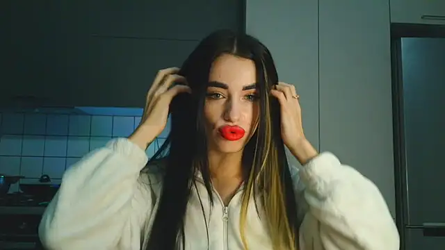 Snapshot of EvaMelnik chatting on October 17, 2025, 3:58 pm EvaMelnik online show from October 17, 2025, 3:58 pm