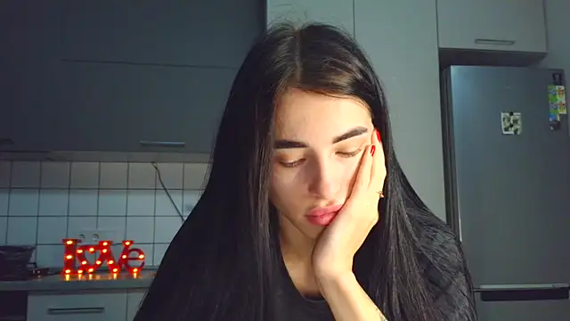 Snapshot of EvaMelnik chatting on November 4, 2025, 6:01 pm EvaMelnik online show from November 4, 2025, 6:01 pm