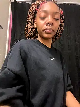 zanaaluvv online show from November 10, 2025, 2:16 am