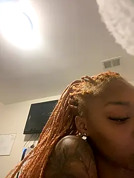 zanaaluvv online show from September 26, 2025, 1:56 am