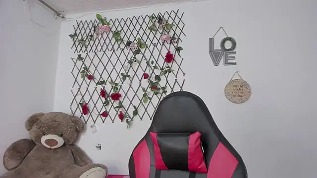 emma grays2 online show from November 1, 2025, 4:08 am