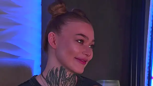 AriWild online show from April 7, 2026, 4:36 am