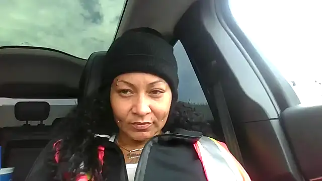 Flossee online show from November 12, 2025, 8:01 pm