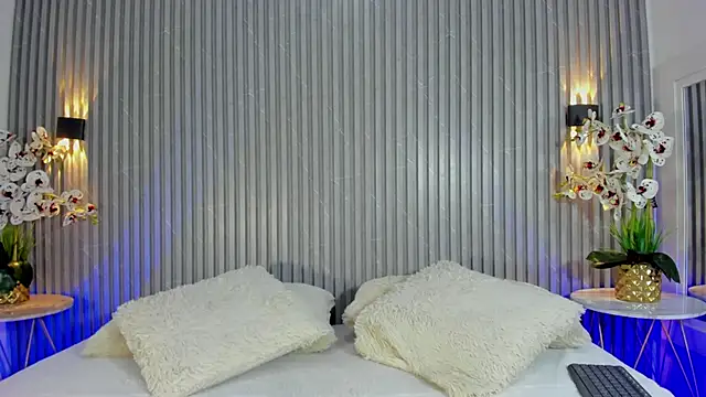 SOPHICOLLINS online show from September 19, 2025, 7:07 pm