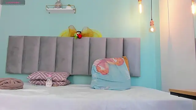 Snapshot of genesis4u chatting on December 15, 2025, 12:11 pm genesis4u online show from December 15, 2025, 12:11 pm