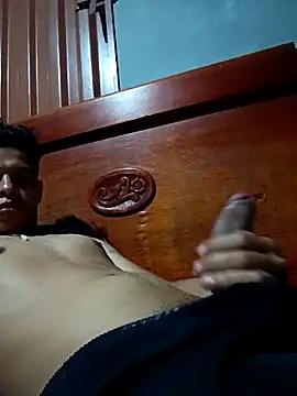 Snapshot of Batm01 chatting on April 28, 2026, 1:04 am Batm01 online show from April 28, 2026, 1:04 am
