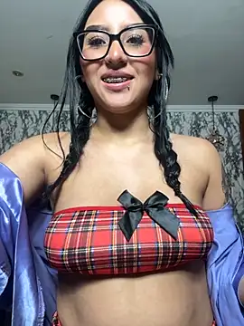 Snapshot of Luna-Smitt chatting on October 16, 2025, 11:40 am Luna-Smitt online show from October 16, 2025, 11:40 am