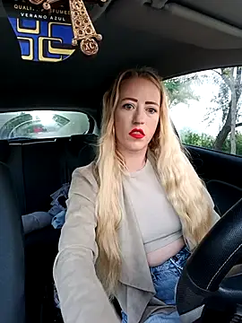 Snapshot of DeeA_Blondy chatting on September 21, 2025, 4:06 am DeeA Blondy online show from September 21, 2025, 4:06 am