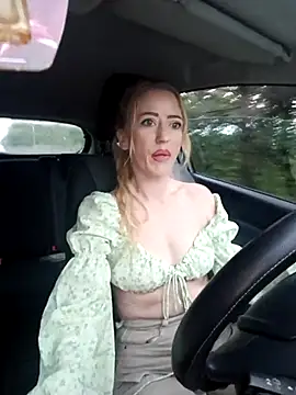 Snapshot of DeeA_Blondy chatting on October 7, 2025, 4:46 am DeeA Blondy online show from October 7, 2025, 4:46 am