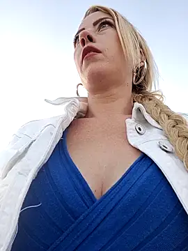 Snapshot of DeeA_Blondy chatting on September 23, 2025, 4:19 am DeeA Blondy online show from September 23, 2025, 4:19 am