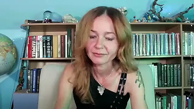 Foxilady357 online show from September 14, 2025, 2:17 pm