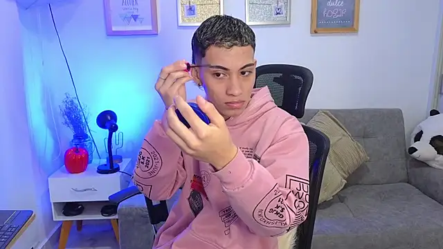 yulian vasquez online show from November 14, 2025, 12:20 pm