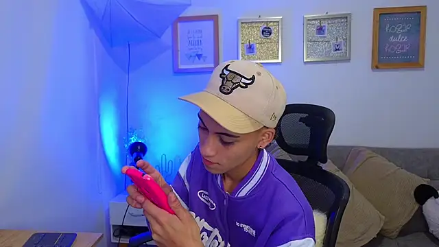 yulian vasquez online show from November 22, 2025, 12:04 pm