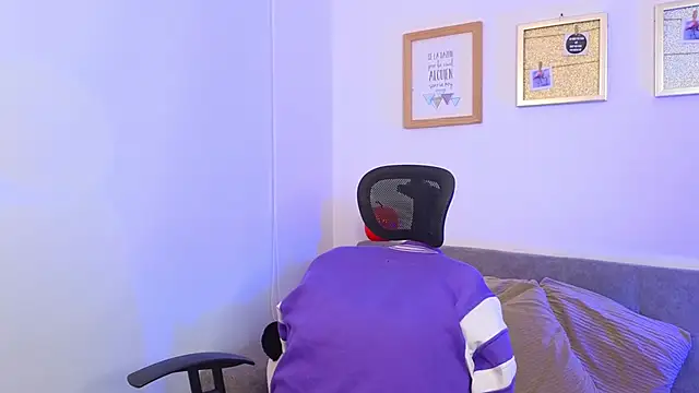 yulian vasquez online show from November 1, 2025, 12:32 pm