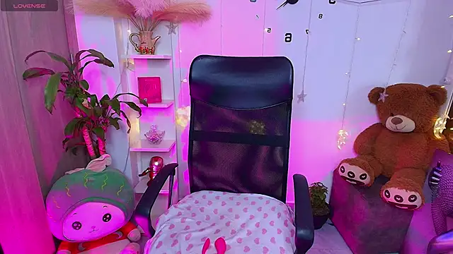 sharlottxl online show from April 19, 2026, 2:12 am