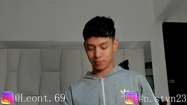 LoganTwink18 online show from April 20, 2026, 1:35 pm