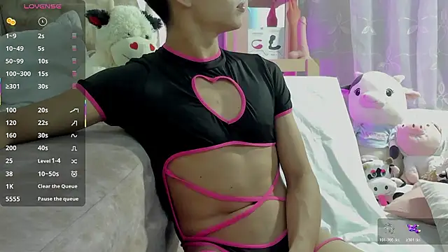 LoganTwink18 online show from February 8, 2026, 11:24 pm