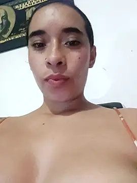 Snapshot of Valenn_fernandez chatting on May 5, 2026, 2:58 am Valenn fernandez online show from May 5, 2026, 2:58 am
