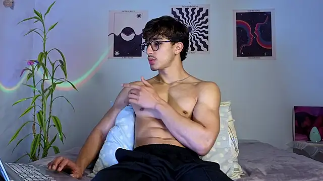 LatinReall online show from October 23, 2025, 1:26 am