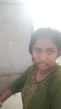 Snapshot of Guriya0076 chatting on May 13, 2026, 12:45 pm Guriya0076 online show from May 13, 2026, 12:45 pm