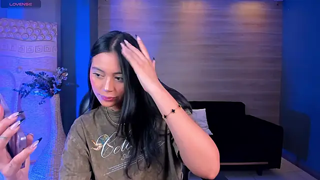 AmbarJames  online show from October 29, 2025, 11:31 am