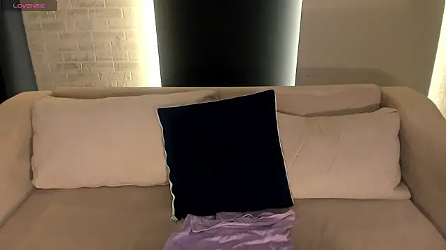 AmbarJames  online show from March 28, 2026, 12:17 pm