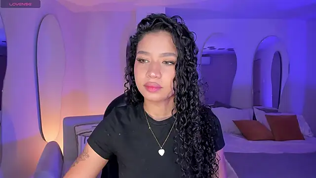 SophieHouston  online show from October 26, 2025, 4:13 am