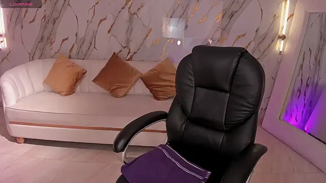 MilaLawrence online show from October 25, 2025, 12:17 pm