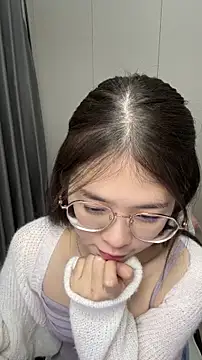 Qianqian-888 online show from December 4, 2025, 1:04 am