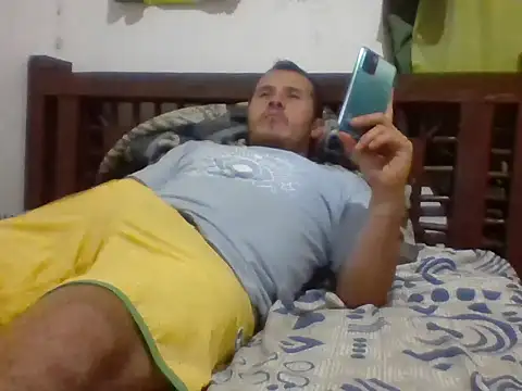 santiii   12 online show from January 17, 2026, 1:53 am