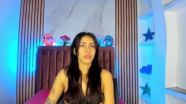 ValkaGrecco online show from November 30, 2025, 1:01 pm