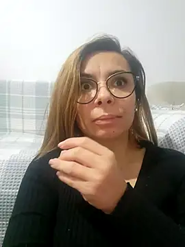 Snapshot of Victoria_Vergara chatting on October 1, 2025, 4:22 pm Victoria Vergara online show from October 1, 2025, 4:22 pm