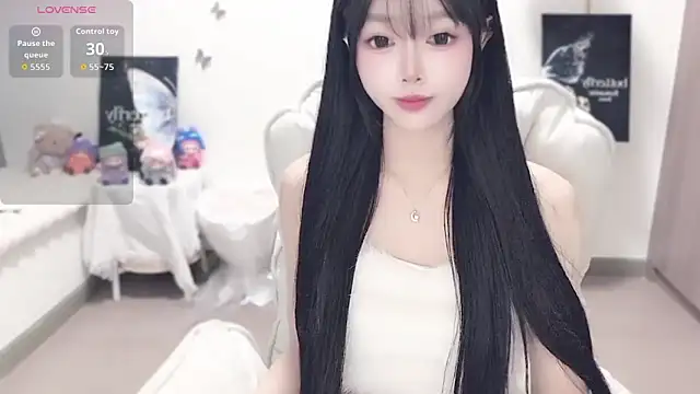 -EEBABY online show from December 15, 2025, 2:01 pm