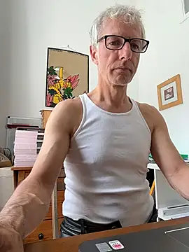 Snapshot of SexyLeon8 chatting on July 8, 2026, 12:39 pm SexyLeon8 online show from July 8, 2026, 12:39 pm