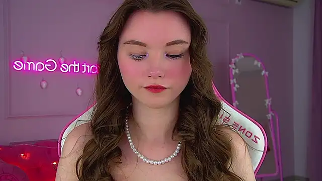 KeiraAsti online show from December 22, 2025, 6:08 pm