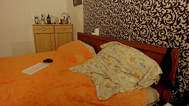 romiosabrino online show from April 20, 2026, 7:04 pm