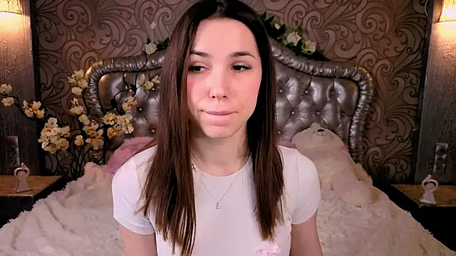 -CindyLou online show from February 16, 2026, 5:39 am