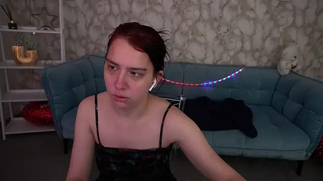 LiviaShy online show from April 21, 2026, 7:20 pm