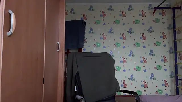 chiraq1945 online show from December 22, 2025, 1:33 pm