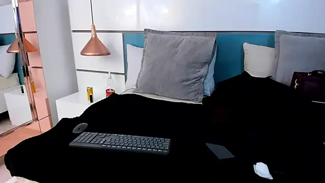 Ashkoreh online show from April 8, 2026, 9:16 pm