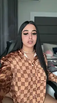 Snapshot of LilMisIndianx chatting on April 18, 2026, 7:44 am LilMisIndianx online show from April 18, 2026, 7:44 am