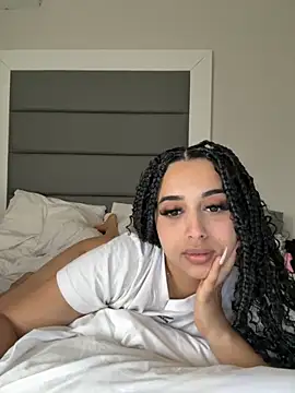 Snapshot of LilMisIndianx chatting on December 20, 2025, 7:33 am LilMisIndianx online show from December 20, 2025, 7:33 am