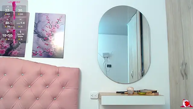 Snapshot of pinky_f00x chatting on December 14, 2025, 9:31 pm pinky f00x online show from December 14, 2025, 9:31 pm