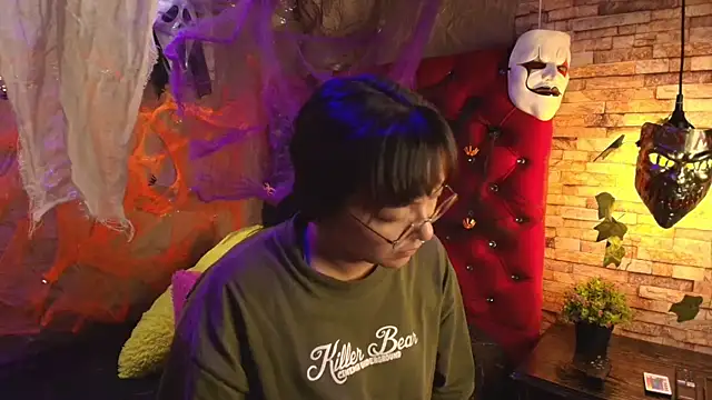 Victoria Thompson1 online show from October 30, 2025, 8:39 pm