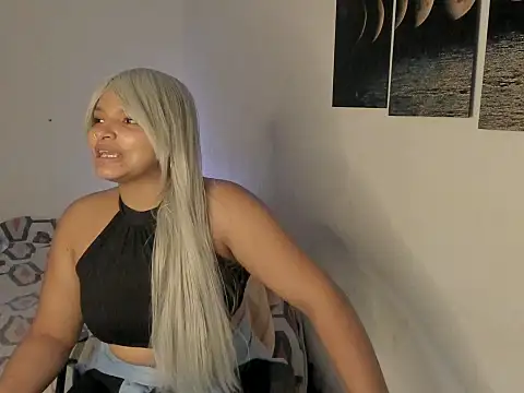 chloe kisses online show from April 8, 2026, 11:33 am